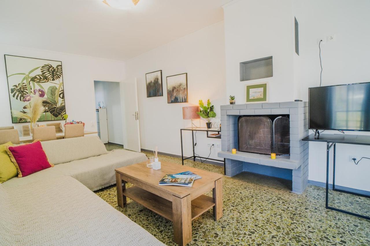 Green Apartment Ground Floor Feel Like Home Properties Saronida Екстериор снимка