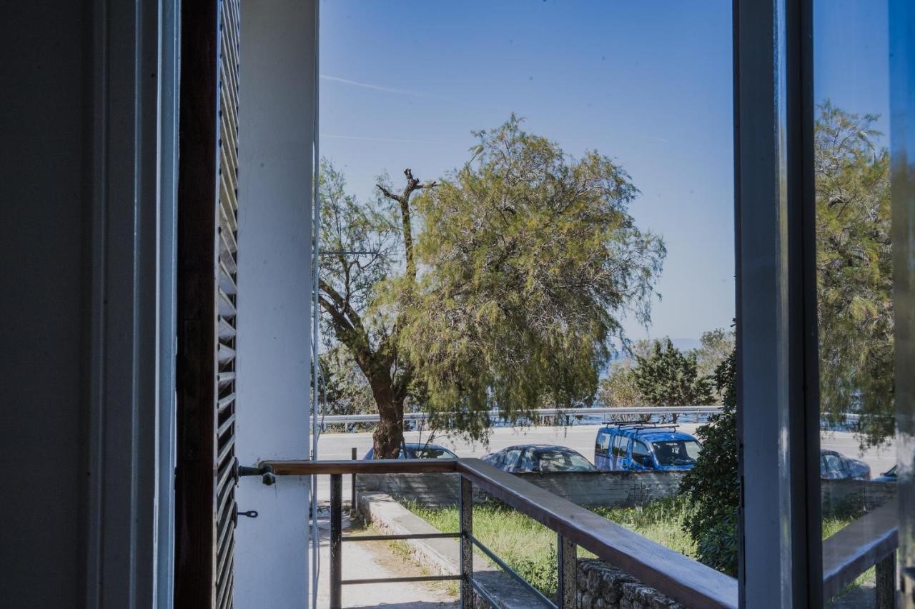 Green Apartment Ground Floor Feel Like Home Properties Saronida Екстериор снимка